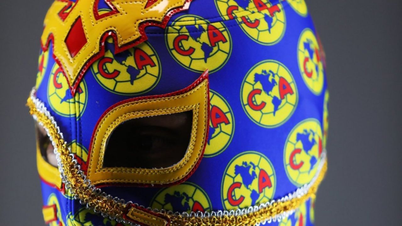 El luchador Cinta de Oro presume espectacular máscara del Club América Pasión Águila