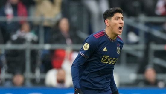 DT del Ajax aplaude la facilidad que tiene Edson Álvarez jugando como defensa central