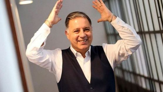 Presidente de Independiente de Argentina festeja su victoria contra la directiva del Club América