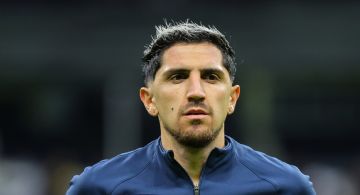 Afición del Club América LE TIRA CON TODO a Diego Valdés en su cumpleaños