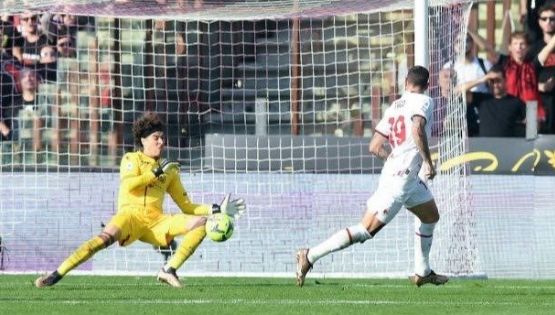 Vídeo | Espectaculares atajadas de Guillermo Ochoa contra el AC Milán