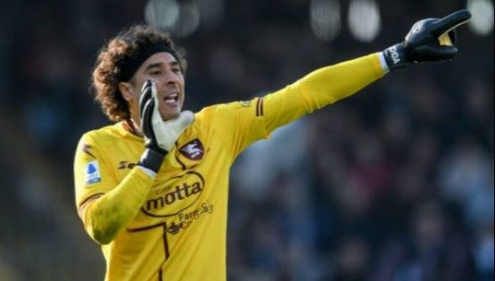 Guillermo Ochoa recibe su primer gran reconocimiento en la Serie A por su debut con la Salernitana