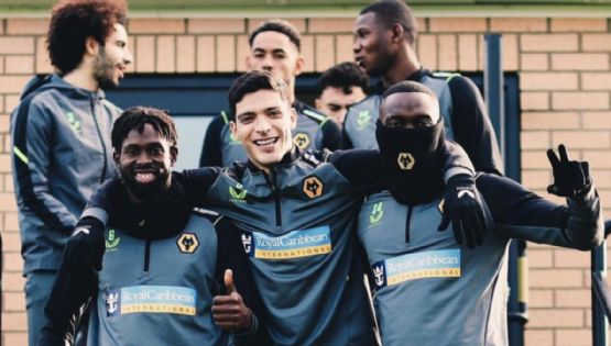 Raúl Jiménez vuelve a la titularidad con el Wolverhampton contra el Liverpool