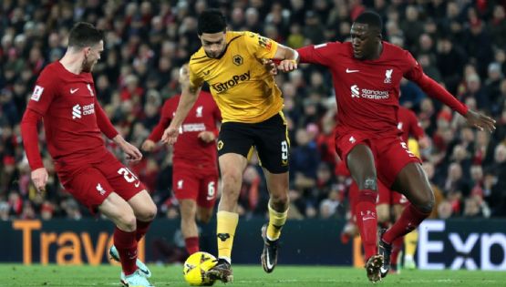 Video | Falta sobre Raúl Jiménez termina en error de Alisson Becker y gol para el Wolverhampton en FA Cup
