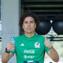 Periodista de Televisa sugiere CORRUPCIÓN en la TITULARIDAD de Guillermo Ochoa en Selección Mexicana