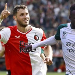 Julián Quiñones SORPRENDE con sus declaraciones sobre su COMPETENCIA con Santi Giménez