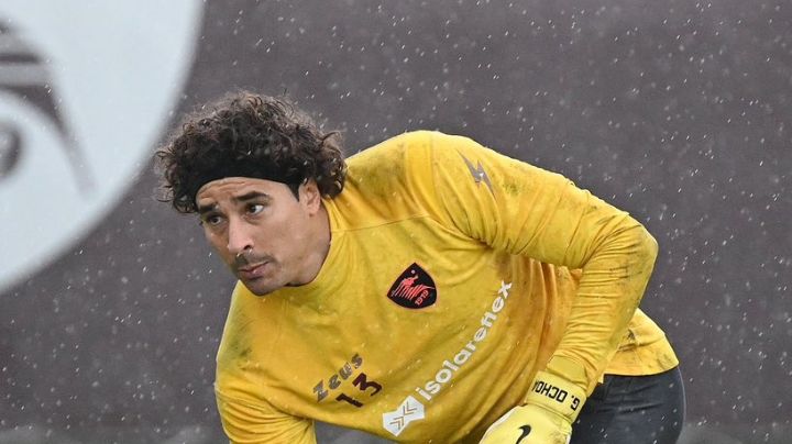 Aficionada del América organiza Fiesta de Cumpleaños en honor a Guillermo Ochoa y Memo LA SORPRENDIÓ