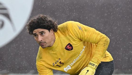 Peligra LA TITULARIDAD de Guillermo Ochoa TAMBIÉN en Salernitana