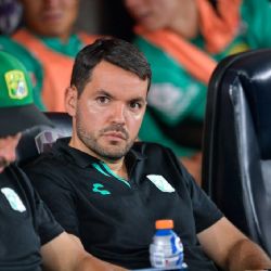 Nicolás Larcamón lanza FUERTES CRÍTICAS contra André Jardine por el ARBITRAJE del América vs León