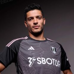 Raúl Jiménez SORPRENDE con su NUEVO LOOK con el Fulham para la nueva temporada de la Premier League
