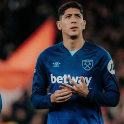 Edson Álvarez sufre una de las PEORES HUMILLACIONES de su carrera en la Premier League