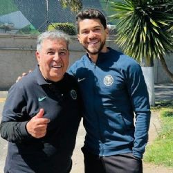 Henry Martín es APOYADO por la afición azulcrema para sumar al campeonato de goleo