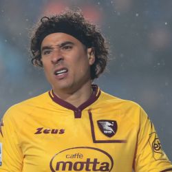 ¿Castigado? Guillermo Ochoa NO SALE como titular con el Salernitana