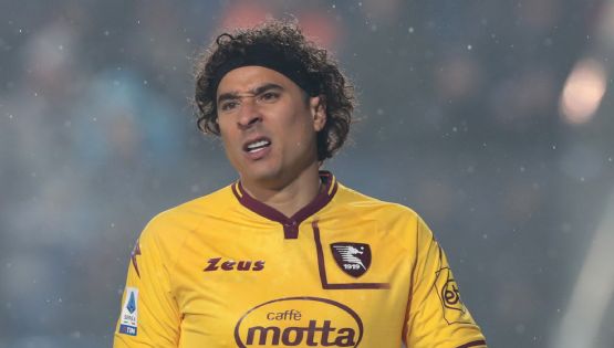 ¿Castigado? Guillermo Ochoa NO SALE como titular con el Salernitana
