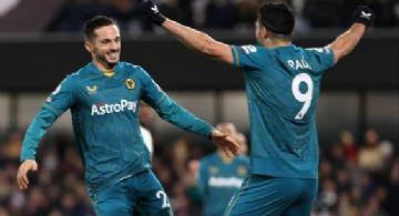 Con gran asistencia de Raúl Jiménez,  Wolverhampton empató 1-1 con Fulham