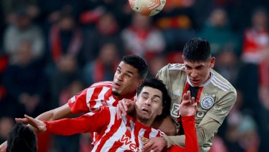 Edson Álvarez ES EXHIBIDO en la eliminación del Ajax en Europa League
