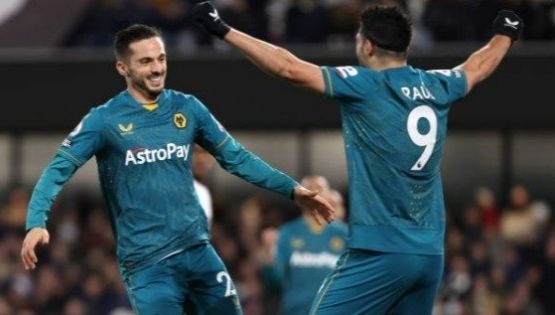 Con gran asistencia de Raúl Jiménez,  Wolverhampton empató 1-1 con Fulham