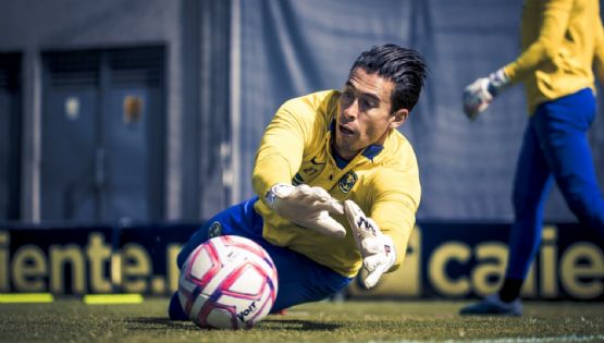 Afición del Club América explota contra Óscar Jiménez y YA NO LO QUIEREN DE TITULAR