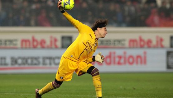 Cuenta oficial del Milán se molesta por GRAN ACTUACIÓN de Guillermo Ochoa