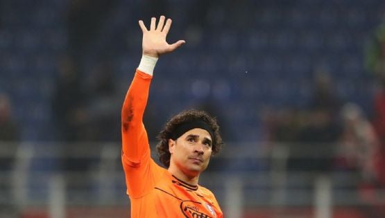 ¡Políglota! Guillermo Ochoa SE LUCE con entrevista en Italiano en la Serie A
