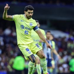 Henry Martín con SUPERIORIDAD GOLEADORA ante el máximo anotador de Chivas