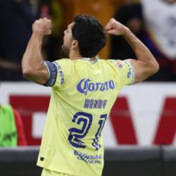 Henry Martín responde a las PROVOCACIONES de Víctor Guzmán tras ganar el Clásico Nacional