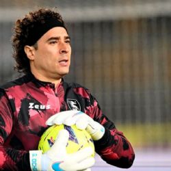 ¡Ídolo por el mundo! Guillermo Ochoa recibe NUEVO HOMENAJE en pastelería de Italia