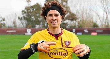Aficionados del Salernitana le ponen NUEVO APODO a Guillermo Ochoa por sus grandes actuaciones
