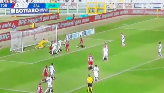 Vídeo | Guillermo Ochoa hace ATAJADAS CLAVE para el empate del Salernitana frente al Torino