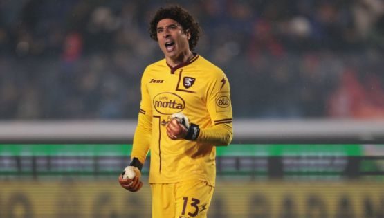 Vídeo | EMOTIVA OVACIÓN de la afición del Salernitana a Guillermo Ochoa