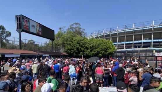 Aficionados reportan CAOS EN LAS TAQUILLAS del Estadio Azteca por el América vs Pumas
