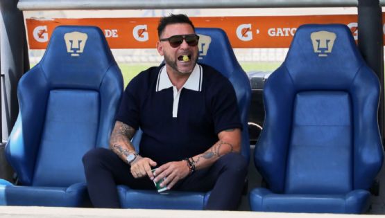 Antonio Mohamed sorprende eligiendo entre Henry Martín y Santiago Giménez