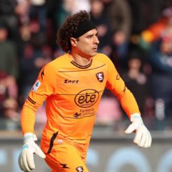 Guillermo Ochoa alcanza nuevo RÉCORD de ATAJADAS en la Serie A de Italia