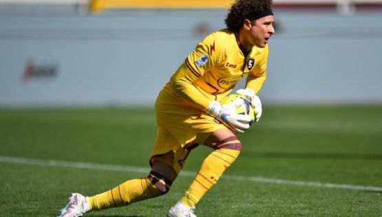 Guillermo Ochoa vuelve a ser reconocido como EL MEJOR PORTERO de la Serie A de Italia