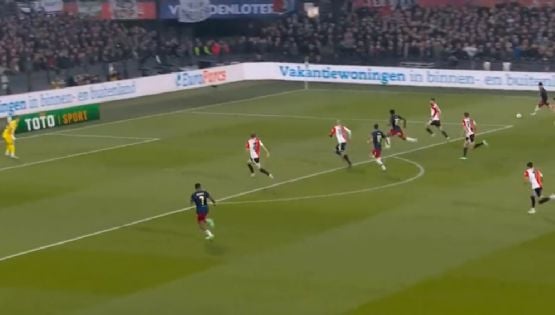 Video | Jorge Sánchez da pase CLAVE para el GOL del Ajax ante el Feyeenord