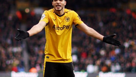 Raúl Jiménez causa PREOCUPACIÓN por ser borrado del Wolverhampton por Julen Lopetegui