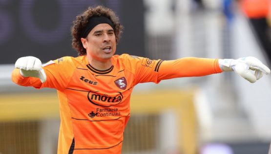 Guillermo Ochoa VUELVE a ser destacado en el 11 ideal de la Serie A por su actuación ante el Napoli