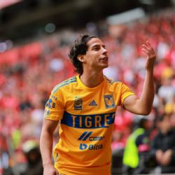 Real Betis FELICITA a Diego Lainez y desata PELEA entre aficionados de América, Tigres y Betis