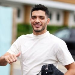 Wolverhampton con POSTURA CLARA sobre la SALIDA de Raúl Jiménez