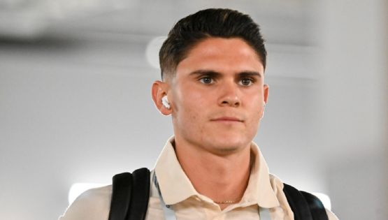 Israel Reyes sorprende con su TALENTO PARA CANTAR en la concentración de la Selección Mexicana