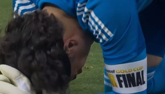 VIDEO Doble ATAJADA de Guillermo Ochoa SALVA a la Selección Mexicana en la Copa Oro 2023