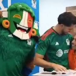VIDEO Provocan CAOS por convivencia con Henry Martín en una plaza de la CDMX