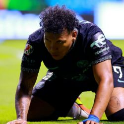 ¿No lo quieren en Racing? Aficionados se MANIFIESTAN ante fichaje de Roger Martínez