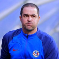 Leyenda del Club América SALE EN DEFENSA de André Jardine