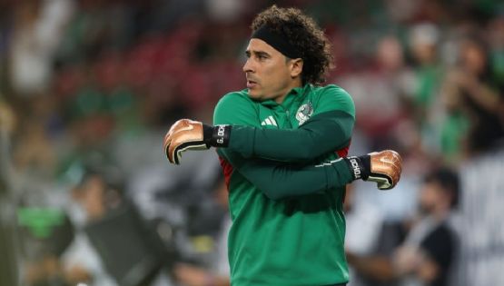 Aficionado gasta DINERAL en regalo para Guillermo Ochoa