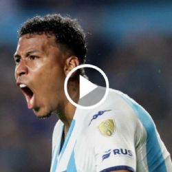 Roger Martínez anota GOLAZO de cabeza tras IMPRESIONANTE SALTO con el Racing de Argentina