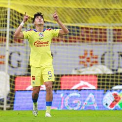 Video: Kevin Álvarez ALZA LA MANO para cobrar los tiros libres con el Club América
