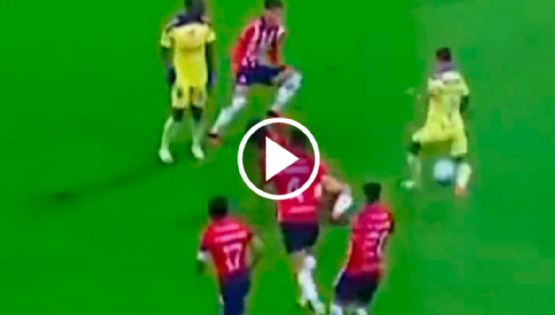 Brian Rodríguez HUMILLA al ‘Oso’ González en el gol de América vs Chivas