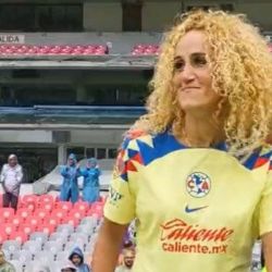 Así fue la INESPERADA presentación de Kheira Hamraoui en el Clásico Nacional