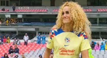 Así fue la INESPERADA presentación de Kheira Hamraoui en el Clásico Nacional